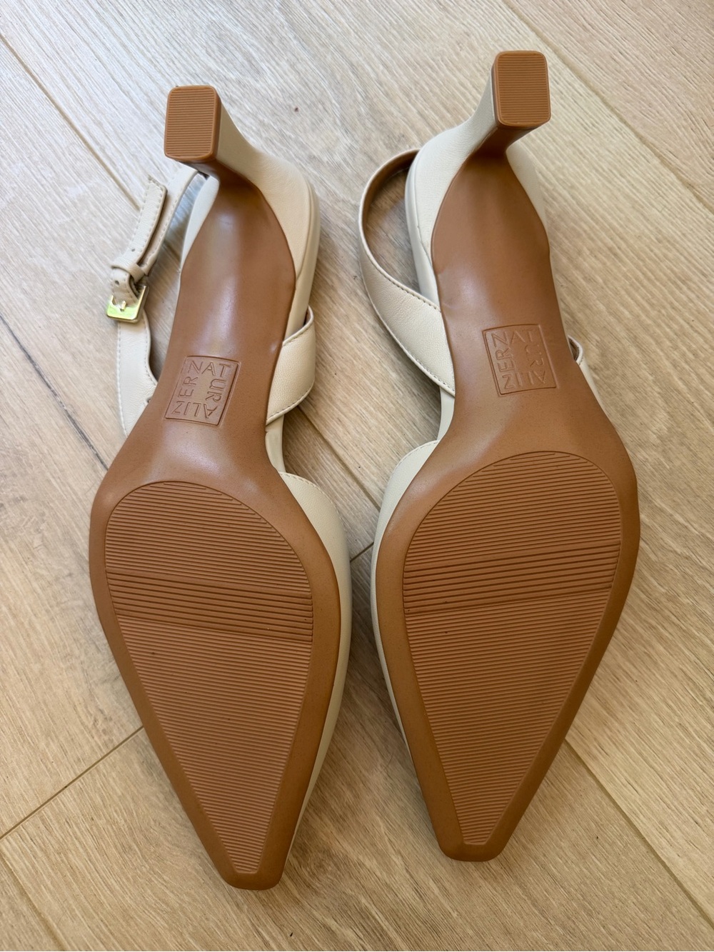 Naturalizer Dalary pointed toe sling back, warm white leather, size 9 - Picture 4 of 8